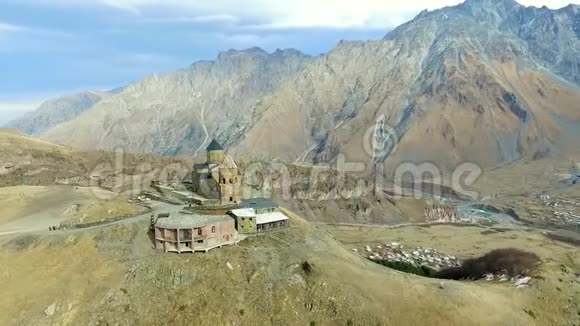 基督教会和格鲁吉亚下面的村庄空中视频的预览图