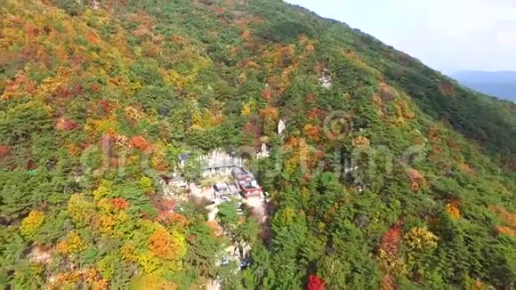 韩国釜山盖姆杰翁山奥克布尔寺2017年秋季视频的预览图