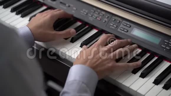 钢琴音乐钢琴家手演奏视频的预览图
