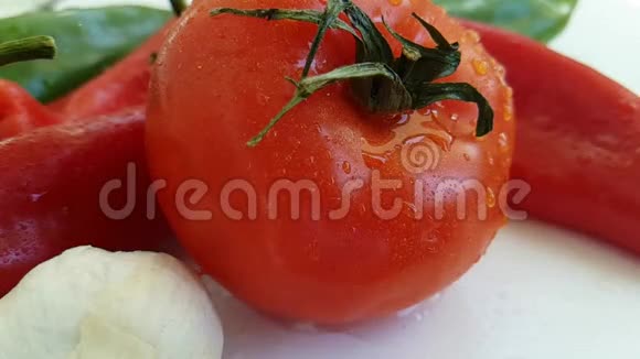 辣椒番茄大蒜湿掉水生物波纹蔬菜抗氧化厨房视频的预览图