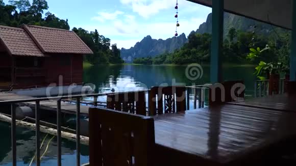 湖上咖啡厅餐厅可观赏山景视频的预览图