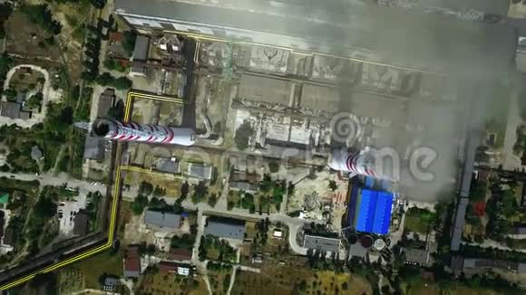 重工业厂房和制造大楼电厂鸟瞰图视频的预览图