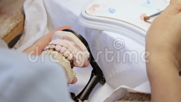 牙颌赝复体彩医生视频的预览图