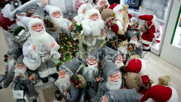 圣诞老人陈列在圣诞商店视频的预览图