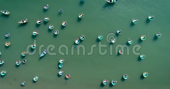 越南上空的篮子渔船视频的预览图