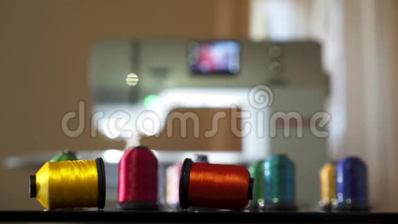 缝纫机和线轴视频的预览图