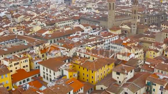 美丽的佛罗伦萨景观圣克罗西的大教堂和意大利佛罗伦萨的红色屋顶视频的预览图