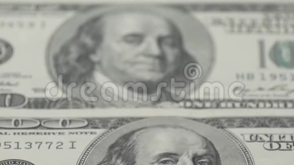 一百美元钞票特写钞票的宏观摄影本杰明富兰克林的肖像视频的预览图