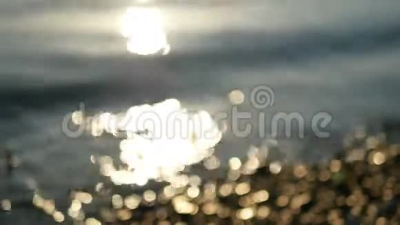 阳光河岩石视频的预览图