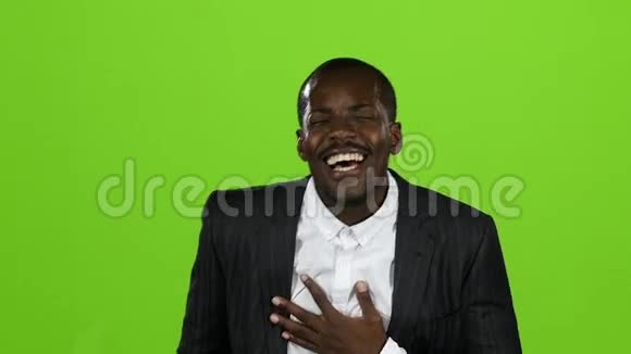 非裔美国人他的微笑征服了所有人笑声是有感染力的绿色屏幕慢动作视频的预览图