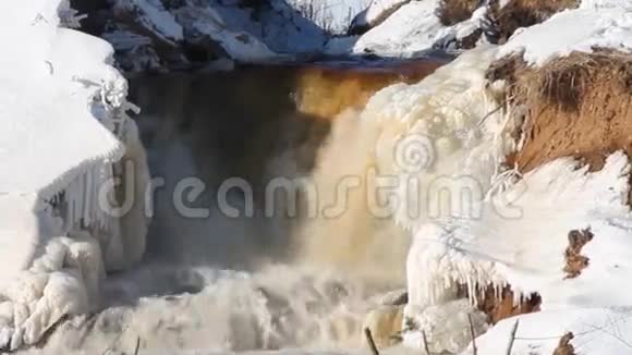 冬季瀑布视频的预览图