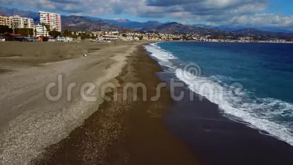 城市海滩的空中照片视频的预览图