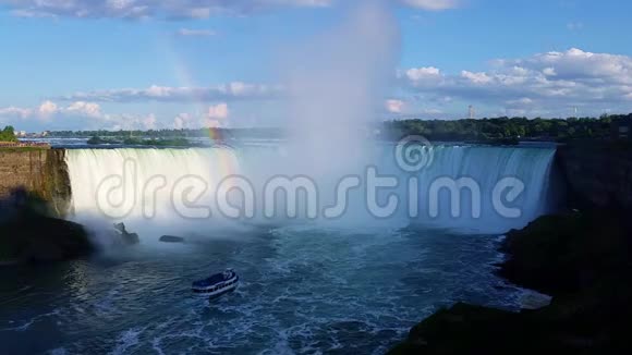 马蹄瀑布带旅游船加拿大安大略省尼亚加拉瀑布视频的预览图