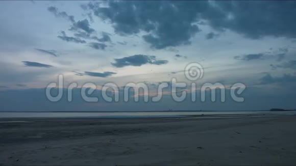 海边的红色日落视频的预览图