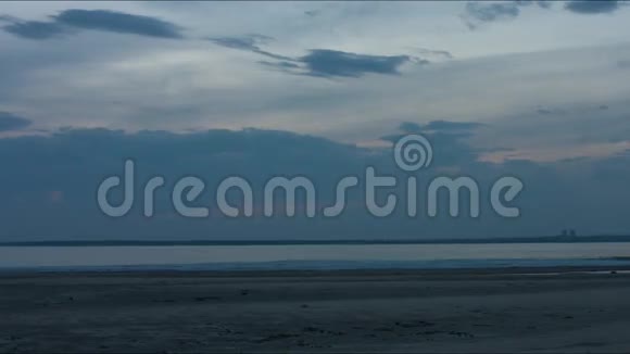 海边的红色日落视频的预览图