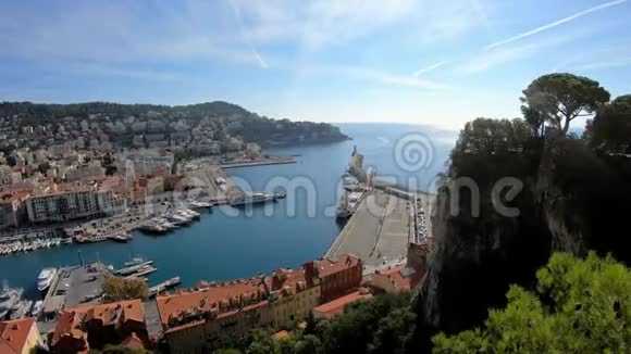 从城堡山鸟瞰著名的港口和船只视频的预览图