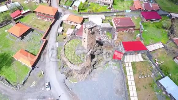 第比利斯格鲁吉亚2018年5月26日空中镜头梅斯蒂亚v01格鲁吉亚古老的史斯旺提塔在视频的预览图