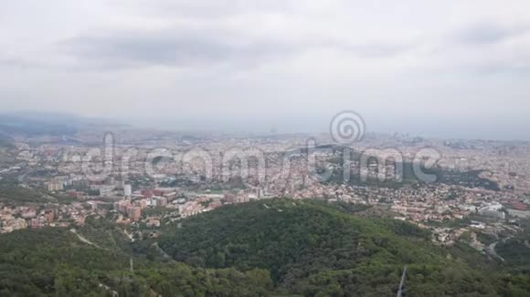 巴塞罗那城市鸟瞰图从观景台看风景视频的预览图