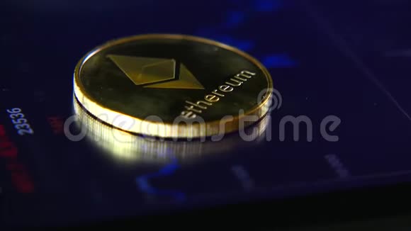 金币的Etalum背景上的图形股票图表密码货币的集中视频的预览图