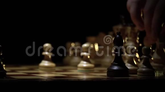 棋盘和象棋和骑士一起行动视频的预览图