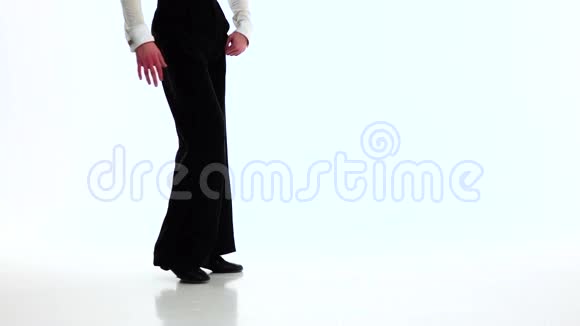 拉丁人慢动作的人腿舞蹈元素视频的预览图