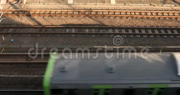 在东京白天最高的观景台乘坐火车视频的预览图