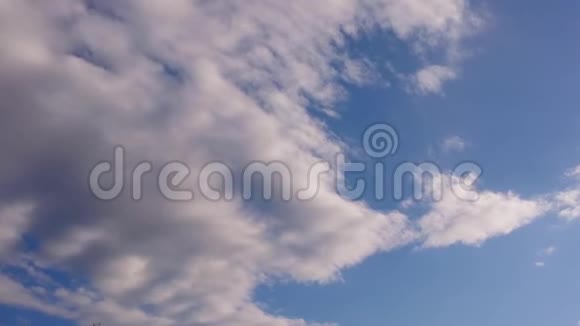 白云的天空时间流逝视频的预览图