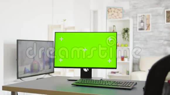 带有隔离绿色屏幕模型的PC显示器视频的预览图