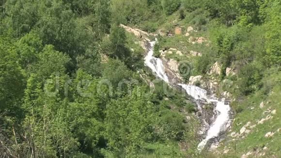 法国阿尔卑斯山瀑布法国奥伦上校视频的预览图