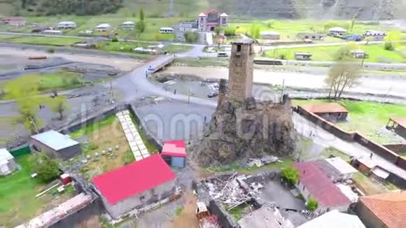 第比利斯格鲁吉亚2018年5月26日空中镜头梅斯蒂亚v01格鲁吉亚古老的史斯旺提塔在视频的预览图