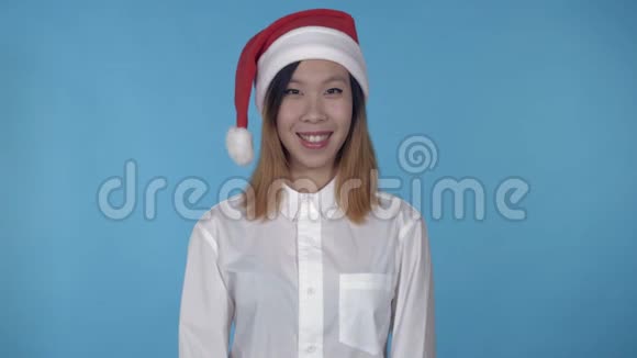 美丽的韩国女性圣诞节目视频的预览图