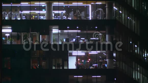 商务中心一层高的体育馆大窗户视频的预览图