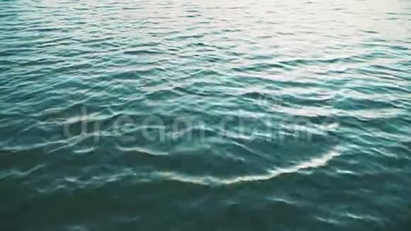 海中绿色和蓝色波浪的纹理视频的预览图