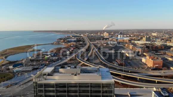 城市的空中景色工业城市景观威斯康星州密尔沃基视频的预览图