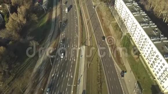 波兰华沙Woloska街的空中旅行镜头视频的预览图