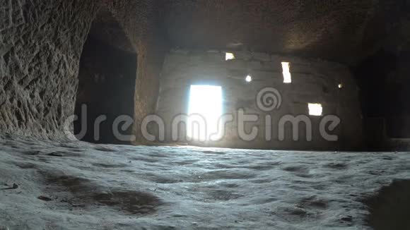 波夫在卡帕多西亚乌奇萨古洞城射击远足和攀登视频的预览图