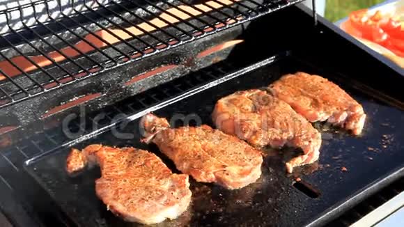 烤肉上的肉视频的预览图