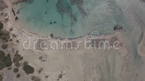 加勒比海海滩的空中镜头视频的预览图