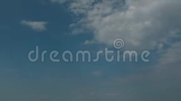 俄罗斯克伦什塔特芬兰海湾上空的云视频的预览图