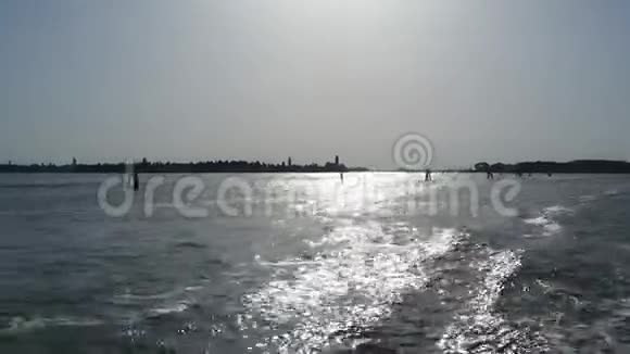 意大利威尼斯在威尼斯泻湖和船一起旅行视频的预览图