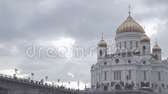 在莫斯科重建的基督大教堂救世主和宗主桥视频的预览图