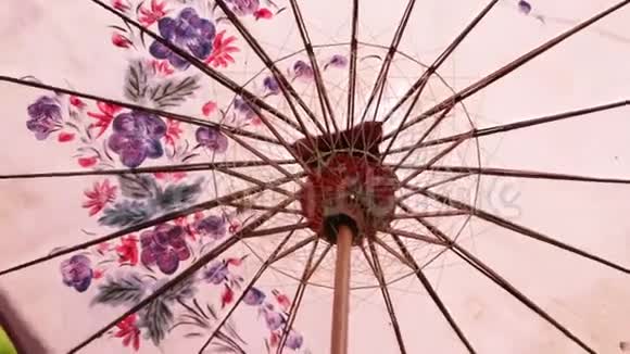七彩伞特写背景视频的预览图