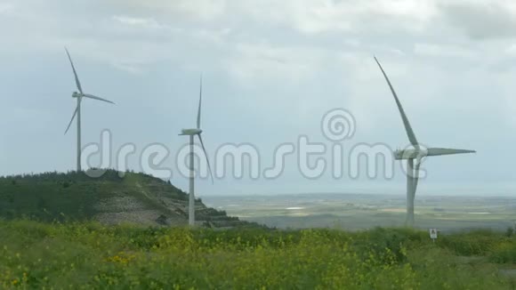 替代能源绿色能源发电风电场视频的预览图