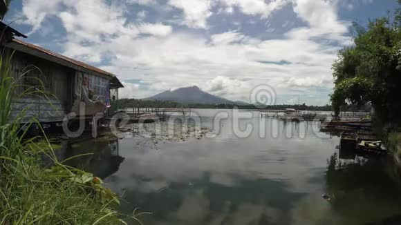 山蒂斯定居点建在污染的湖泊上视频的预览图