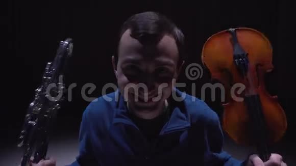 音乐上的兴奋作曲家创作了一首交响曲视频的预览图