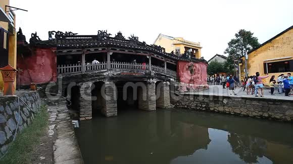 越南的旅游业日本盖桥海安的主要景点之一视频的预览图