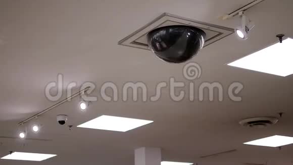 天花板顶部的穹顶安全摄像头视频的预览图