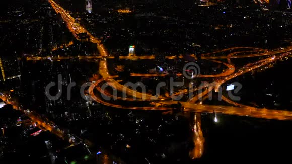 曼谷夜间巨大的交通天空捕捉时间推移视频视频的预览图