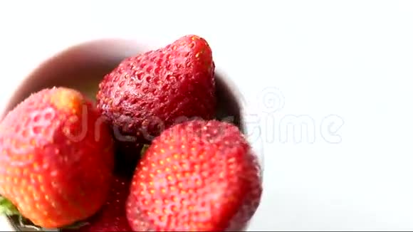 红色草莓视频的预览图
