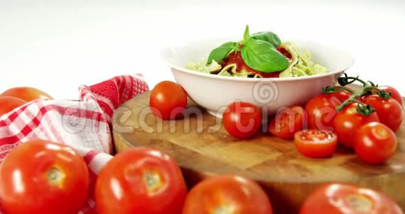 樱桃番茄和一碗意大利面视频的预览图